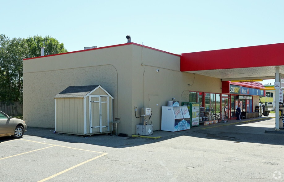 73 Superior St, Devon, AB for sale - Building Photo - Image 3 of 4