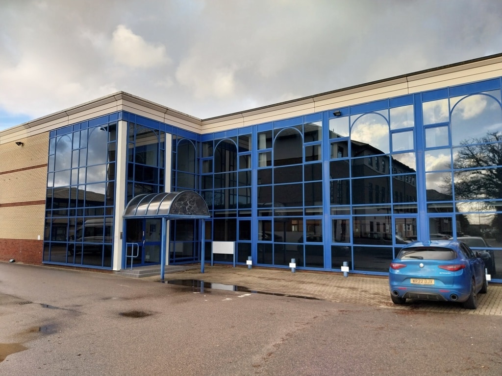 37 Gatwick Rd, Crawley for lease Interior Photo- Image 1 of 4