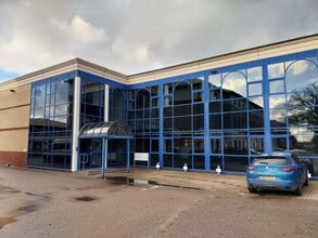 37 Gatwick Rd, Crawley for lease Interior Photo- Image 1 of 4