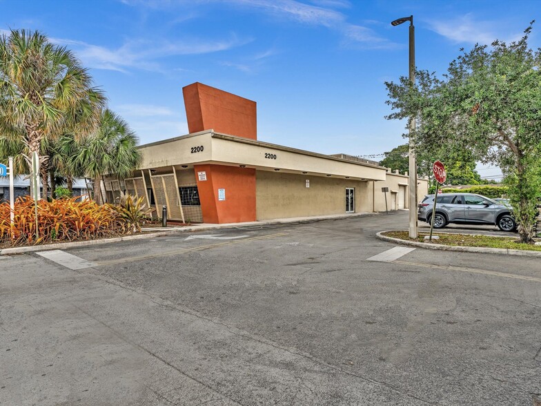 2200 N University Dr, Sunrise, FL for lease - Building Photo - Image 3 of 51