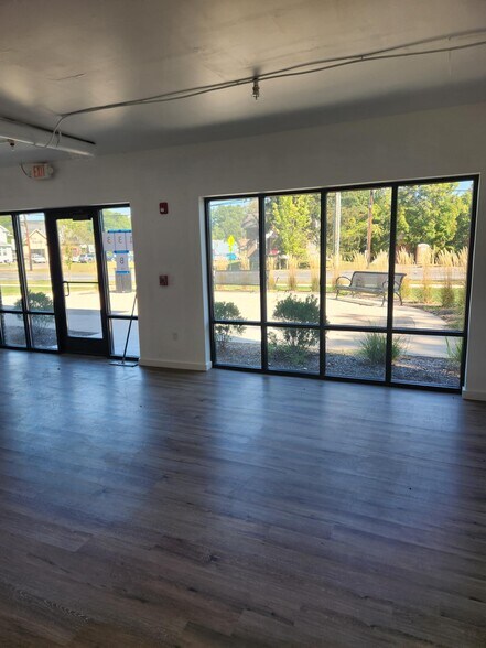 133 S East St, Amherst, MA à louer - Photo du bâtiment - Image 2 de 6