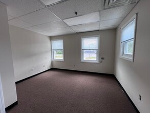 137 Epping Rd, Exeter, NH à louer Photo du bâtiment- Image 1 de 8