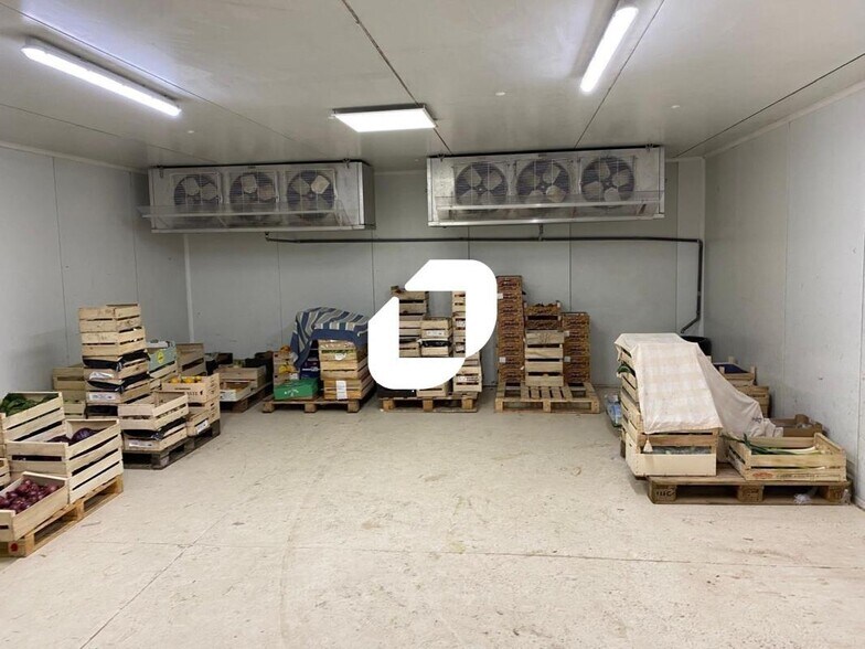 Flex in Sèvres for lease - Interior Photo - Image 3 of 7