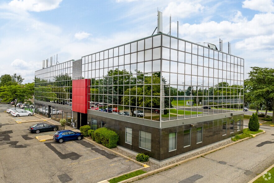 204 Boul De Montarville, Boucherville, QC for lease - Building Photo - Image 2 of 23