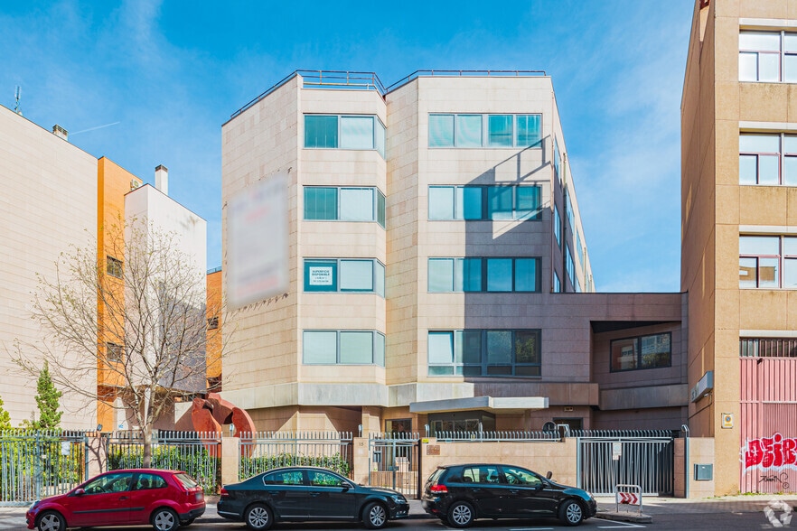 Calle Cronos, 18, Madrid, Madrid for sale - Primary Photo - Image 1 of 3