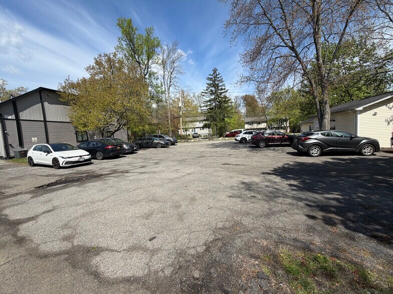 520 W Nyack Rd, West Nyack, NY à louer - Photo du bâtiment - Image 2 de 13