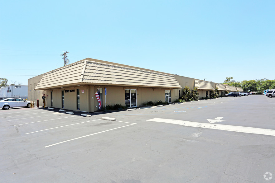 18231-18259 Mount Baldy Cir, Fountain Valley, CA for lease - Primary Photo - Image 1 of 3