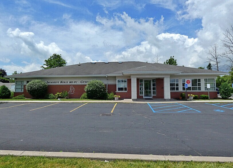 6934 Elaine Dr, Niagara Falls, NY à vendre - Photo du bâtiment - Image 1 de 37