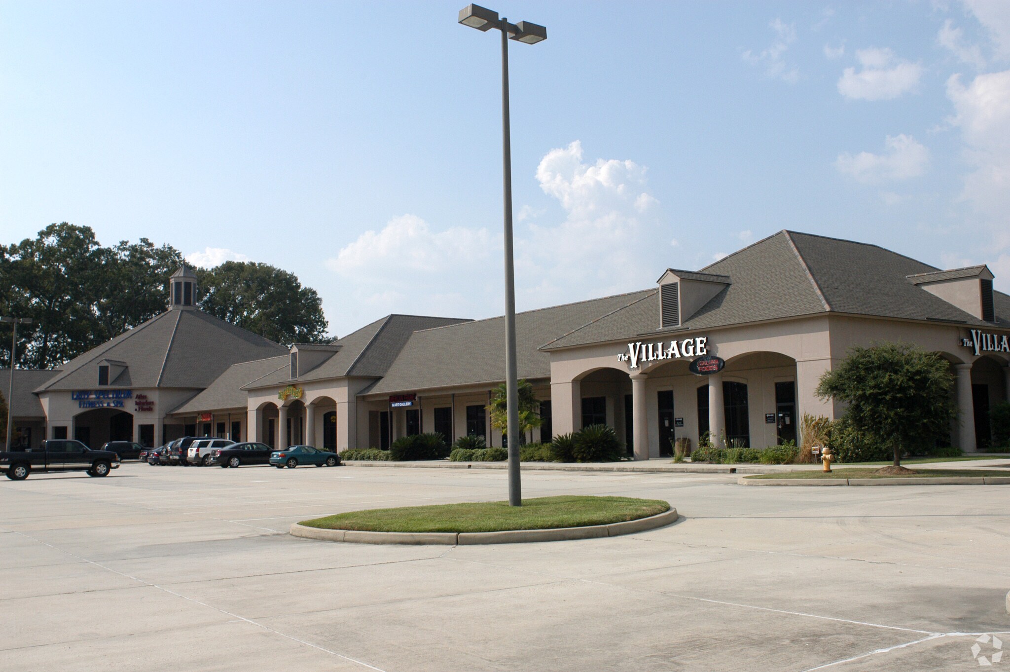 4710 O'Neal Ln, Baton Rouge, LA for lease Primary Photo- Image 1 of 7