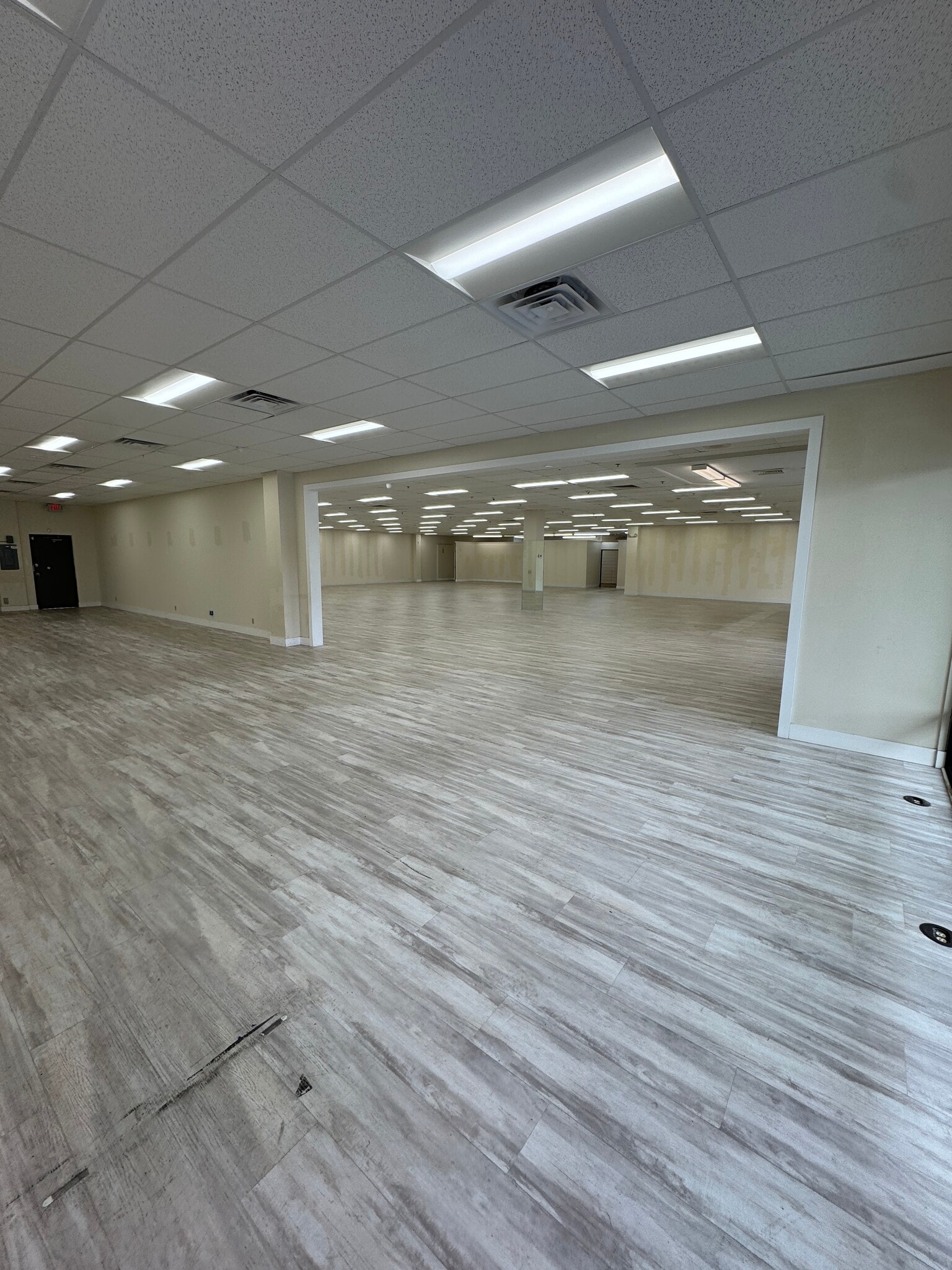 8030-8384 N Pines Blvd, Pembroke Pines, FL à louer Photo intérieure- Image 1 de 10