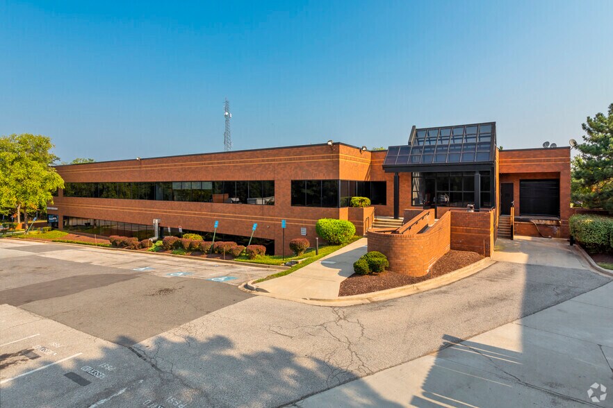 10001 Derekwood Ln, Lanham, MD à vendre - Photo principale - Image 1 de 16