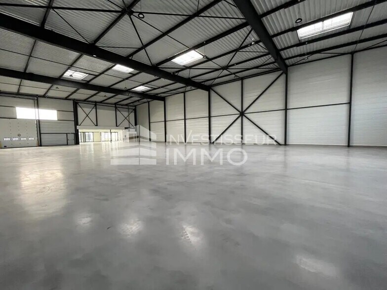 Flex in Le Bourget for lease - Building Photo - Image 2 of 6