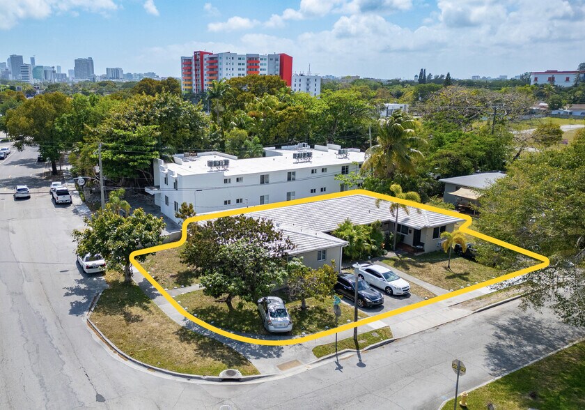 5898 NE 4th Ct, Miami, FL à vendre - Photo du bâtiment - Image 1 de 11