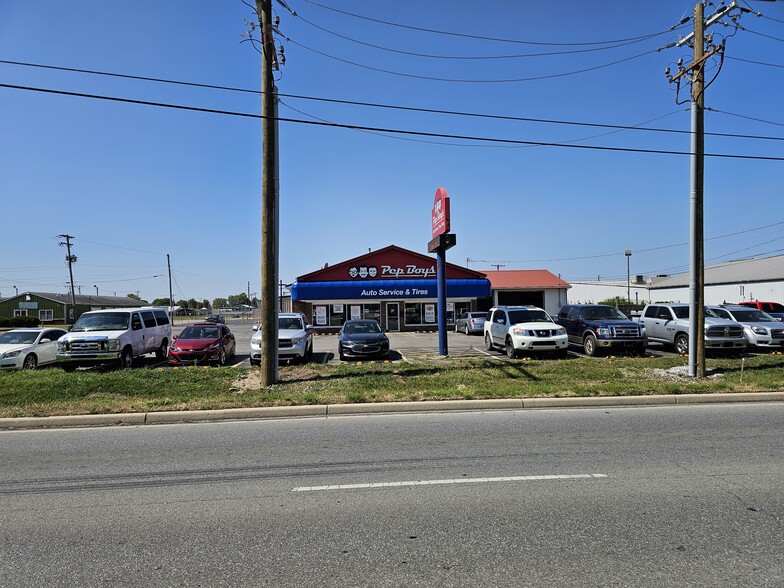 2 Pep Boys Locations portefeuille de 2 propriétés à vendre sur LoopNet.ca - Photo du b timent - Image 3 de 5