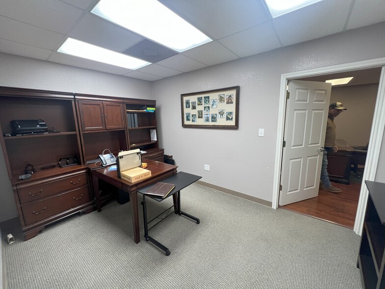 721 Peach Creek Cut Off, College Station, TX for lease - Interior Photo - Image 3 of 7