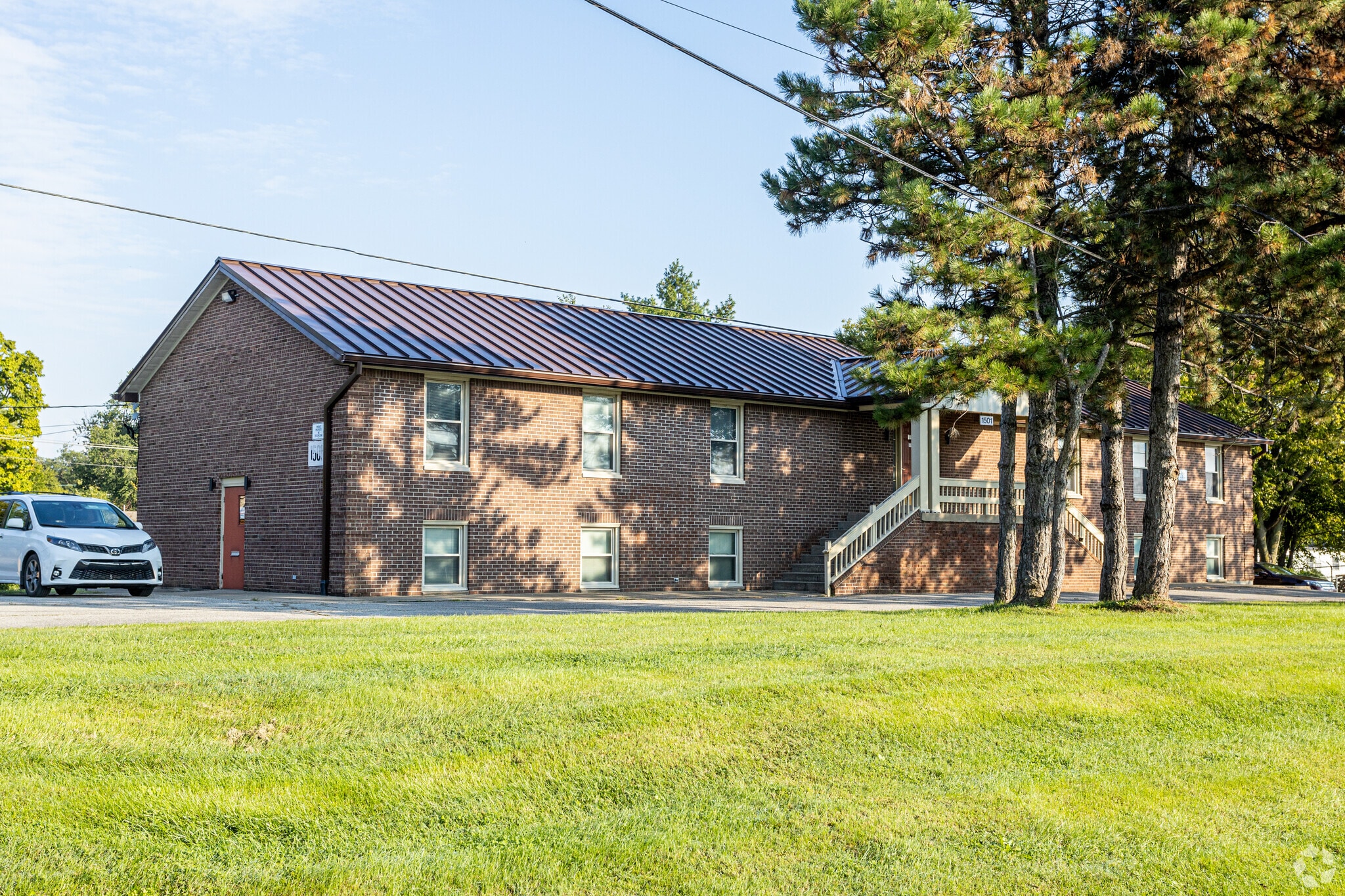 1501 Durrett Ln, Louisville, KY à louer Photo principale- Image 1 de 3