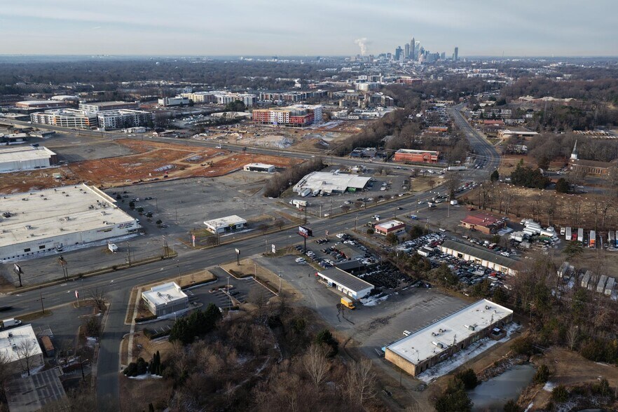 4405 N Tryon St, Charlotte, NC à vendre - Photo du bâtiment - Image 2 de 9