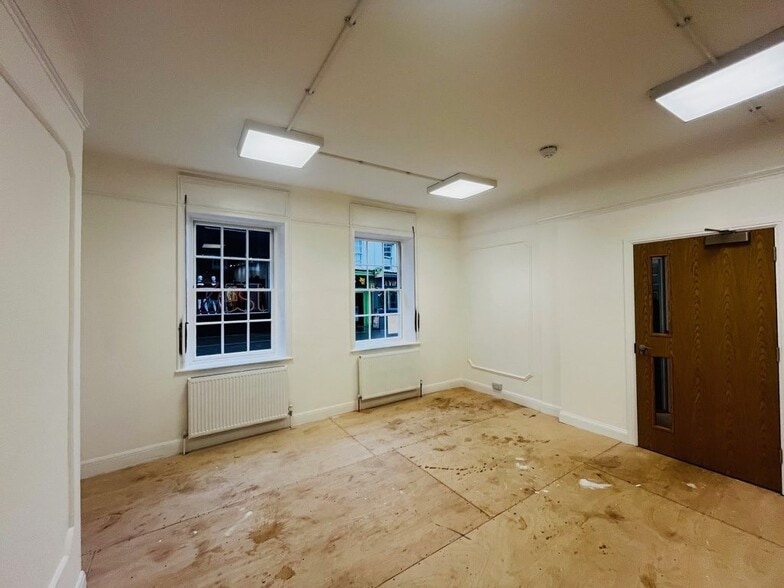 10 Queen St, Ipswich for lease - Interior Photo - Image 3 of 9