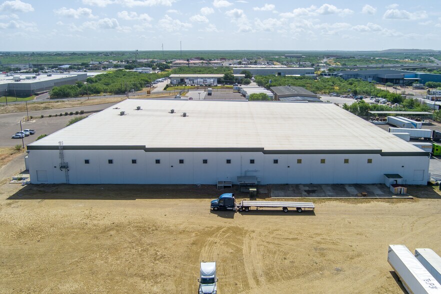 1820 Aguila Azteca, Laredo, TX à louer - Photo du bâtiment - Image 3 de 22