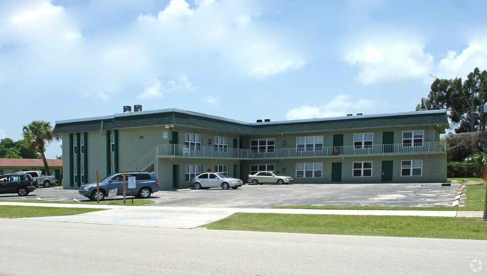218 7th St, Lake Park, FL à vendre - Photo principale - Image 1 de 4