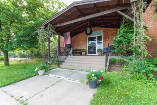 More details for 109 W Lake St, Waupaca, WI - Health Care for Sale