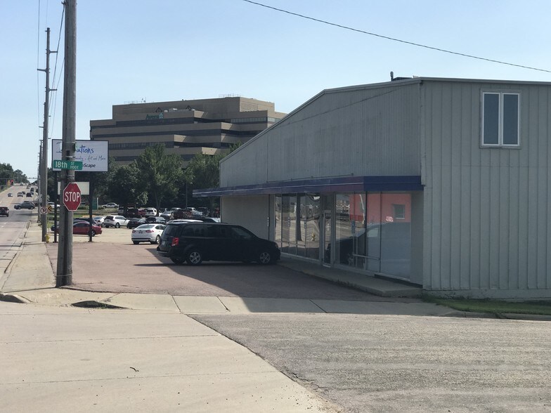 1103 S Cliff Ave, Sioux Falls, SD à louer - Photo du bâtiment - Image 2 de 10