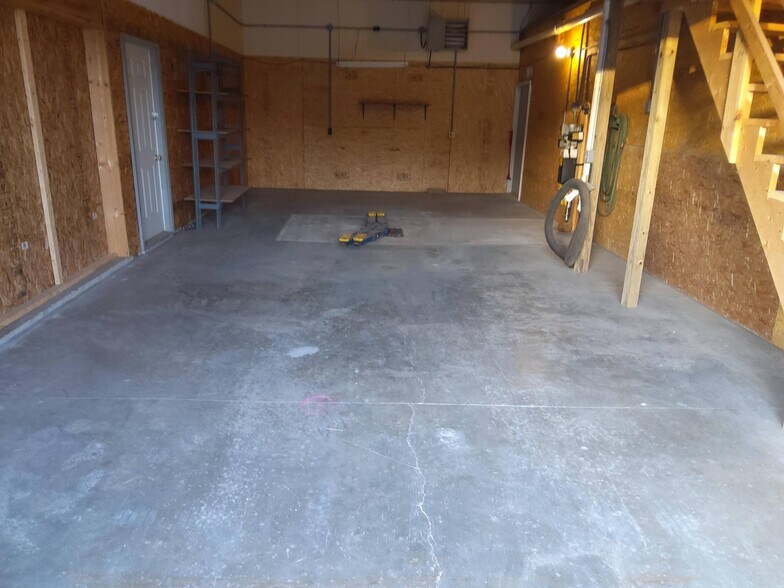 28996 C Dr N, Albion, MI à louer - Photo du bâtiment - Image 3 de 4