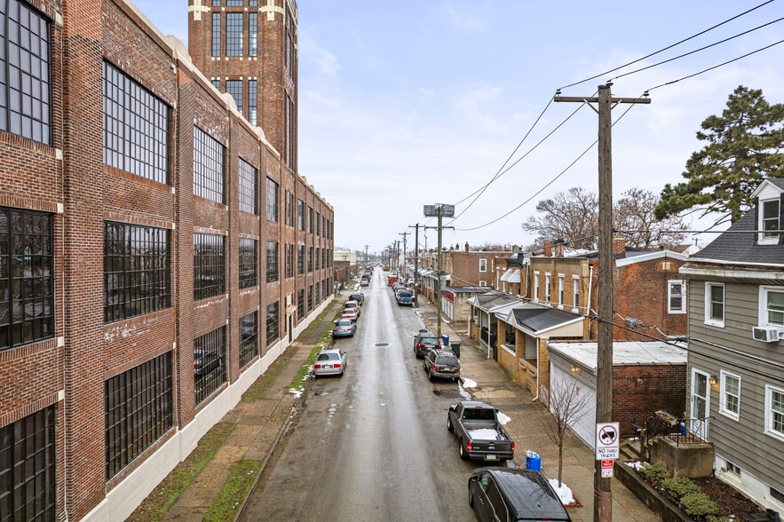 2201 Margaret St, Philadelphia, PA for lease - Building Photo - Image 3 of 9