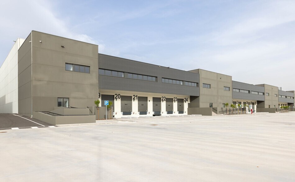 Calle Agustín de Betancourt, 15, Getafe, Madrid for lease - Building Photo - Image 3 of 4