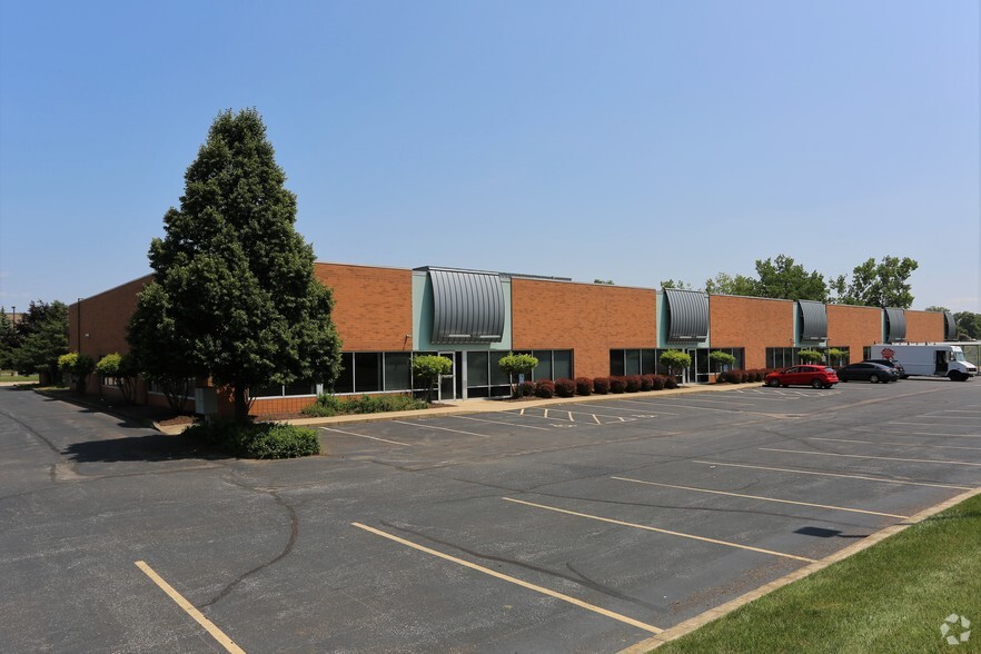 6749 Eastland Rd, Middleburg Heights, OH for sale - Primary Photo - Image 1 of 11