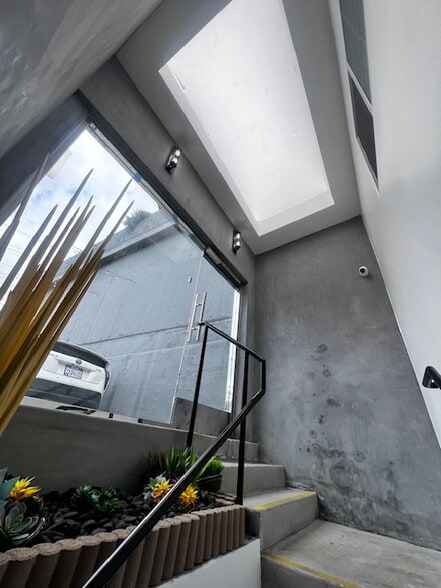 330 N Western Ave, Los Angeles, CA for sale - Building Photo - Image 3 of 64