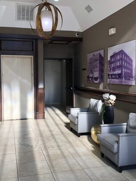 100-102 W Oak St, Denton, TX à louer - Photo intérieure - Image 2 de 9