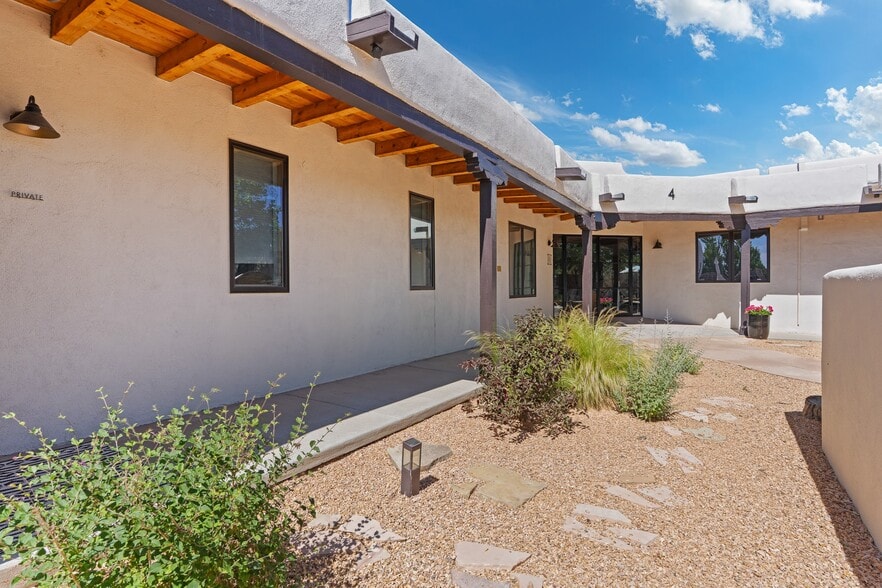 4 N Chamisa Dr, Santa Fe, NM for sale - Building Photo - Image 2 of 49