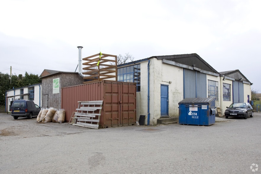 STONE LANE INDUSTRIAL ESTATE portfolio of 3 properties for sale on LoopNet.ca - Primary Photo - Image 1 of 3