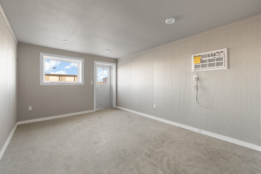 5225 County Road 1205, Cleburne, TX à vendre - Photo du bâtiment - Image 3 de 22