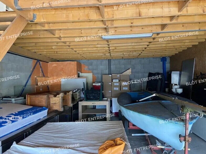 Flex in Saint-Malo for lease - Interior Photo - Image 2 of 9