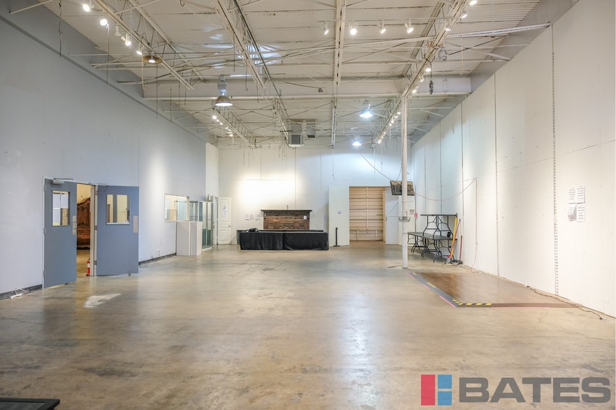 9203 Diplomacy Row, Dallas, TX for lease - Building Photo - Image 3 of 12