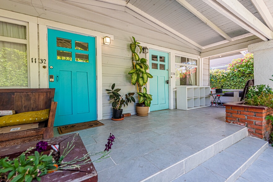 1130 N Beachwood Dr, Los Angeles, CA for sale - Building Photo - Image 3 of 16