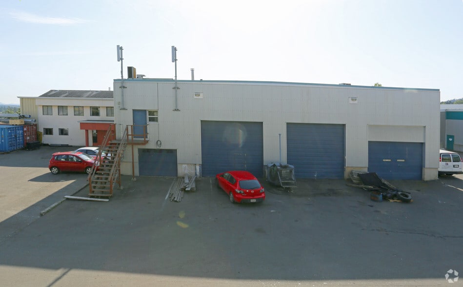 1779 Sean Hts, Central Saanich, BC à louer - Photo du bâtiment - Image 2 de 8