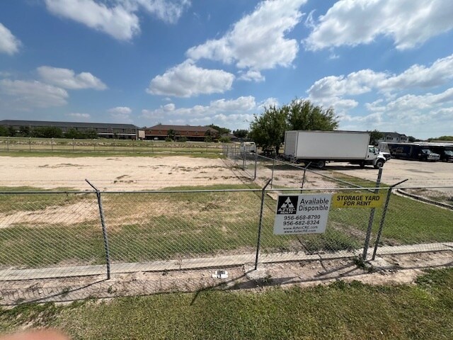 3225 N. Sugar Road-Storage Yard area Rd, Pharr, TX à louer - Photo du bâtiment - Image 2 de 5