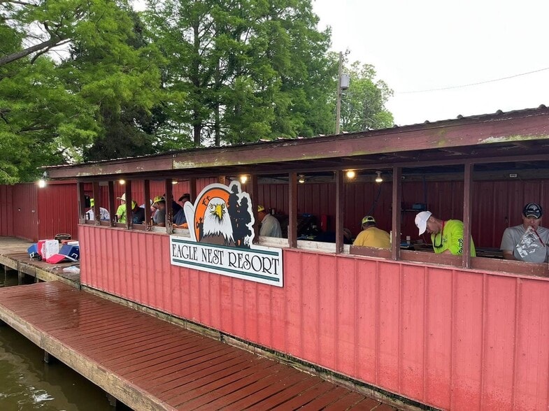 Eagle Nest portefeuille de 4 propriétés à vendre sur LoopNet.ca - Photo du bâtiment - Image 2 de 46