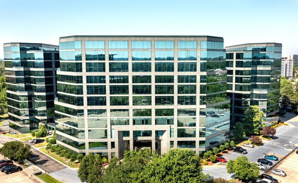 6410 Poplar Ave, Memphis, TN à louer - Photo du bâtiment - Image 1 de 5