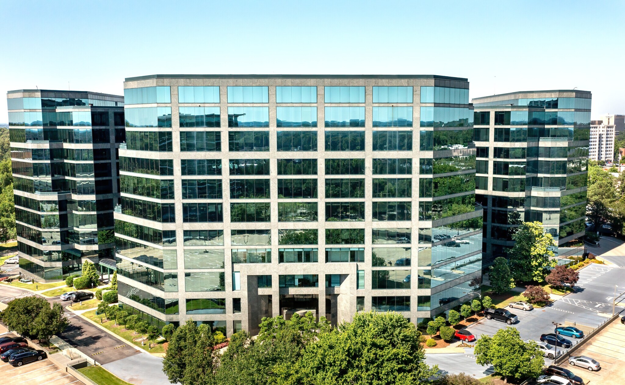 6410 Poplar Ave, Memphis, TN à louer Photo du bâtiment- Image 1 de 6