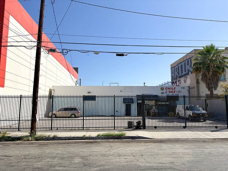 731 E 18th St, Los Angeles, CA for sale - Building Photo - Image 1 of 3