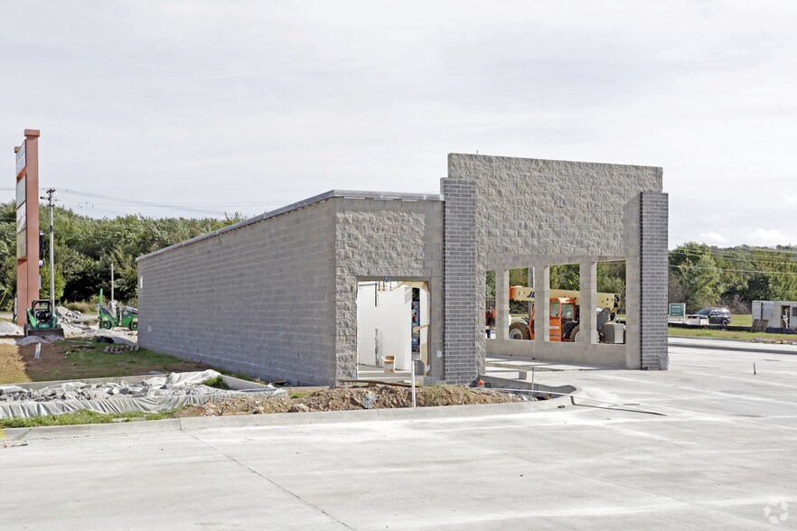 2511 E Robinson Ave, Springdale, AR à vendre - Photo du bâtiment - Image 3 de 4