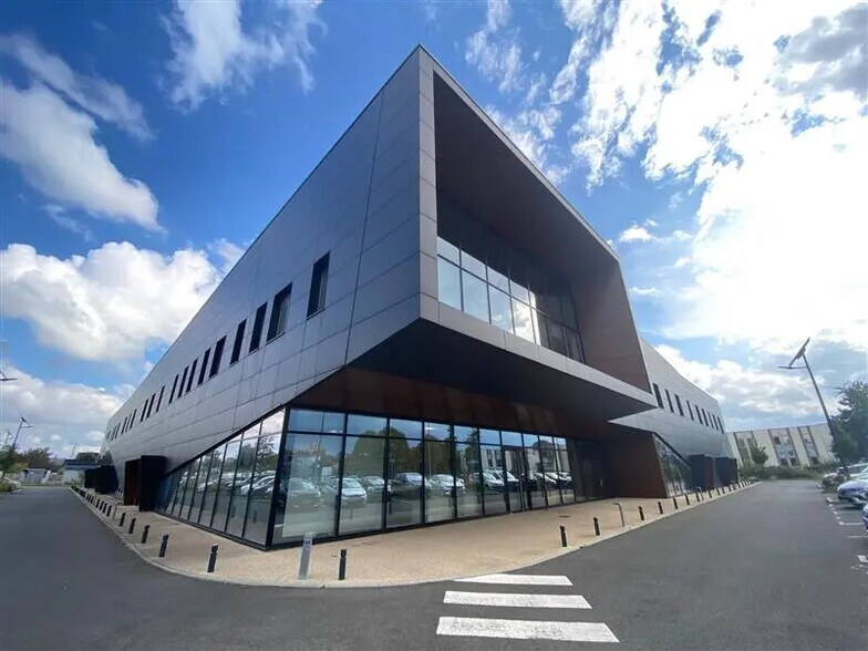 Bureau dans Bonneuil-sur-Marne à louer - Photo du bâtiment - Image 1 de 5