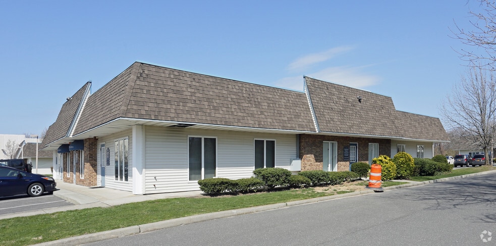 100 S Jersey Ave, Setauket, NY for sale - Building Photo - Image 3 of 18