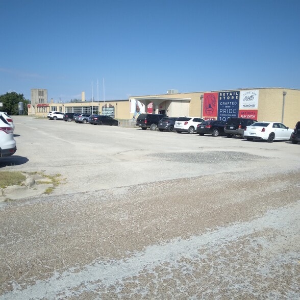 901 E Highway 82, Nocona, TX for sale - Building Photo - Image 2 of 44