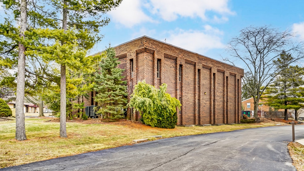 47 E Wilson Bridge Rd, Columbus, OH for lease - Building Photo - Image 3 of 18