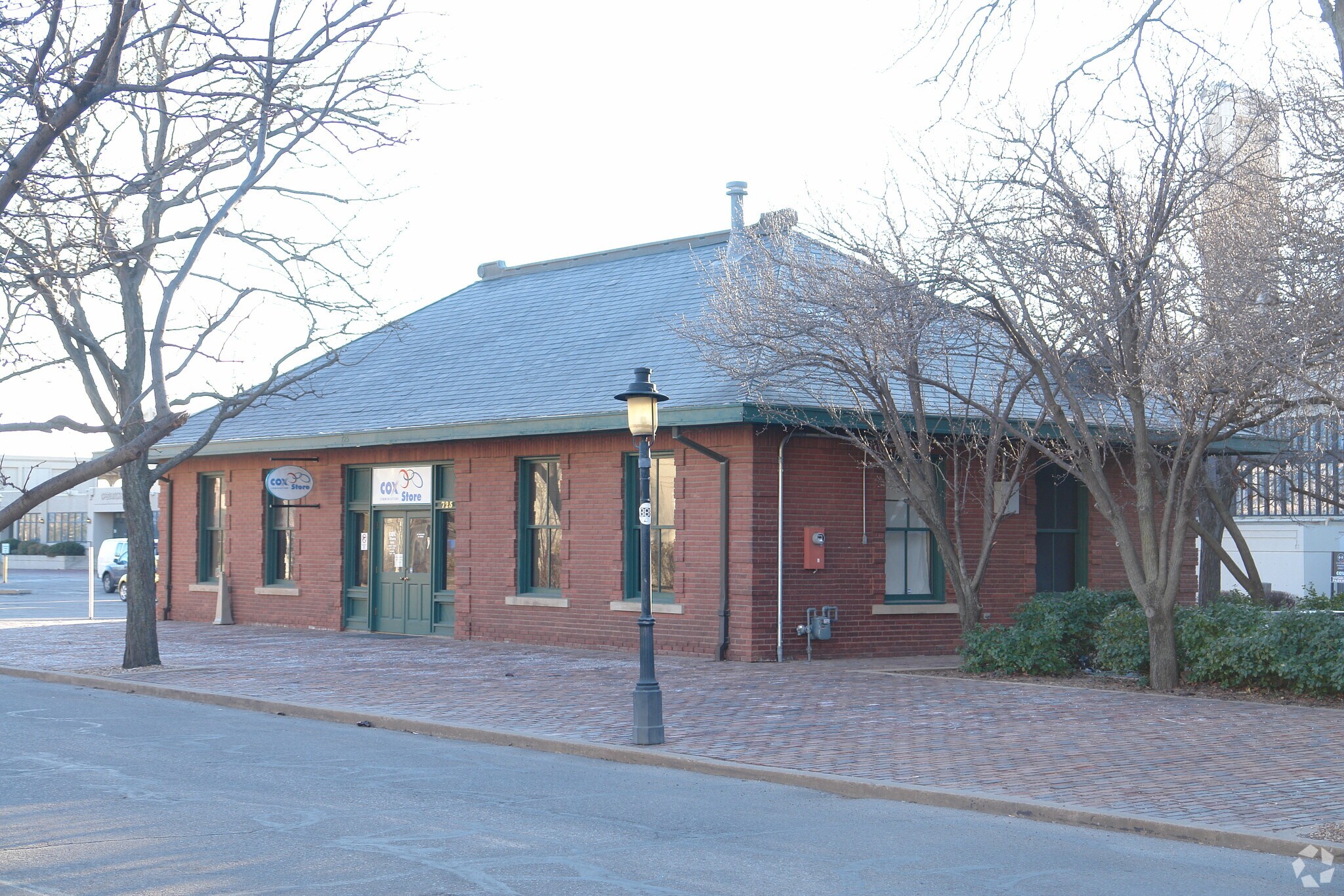 725 E Douglas Ave, Wichita, KS for lease Primary Photo- Image 1 of 5